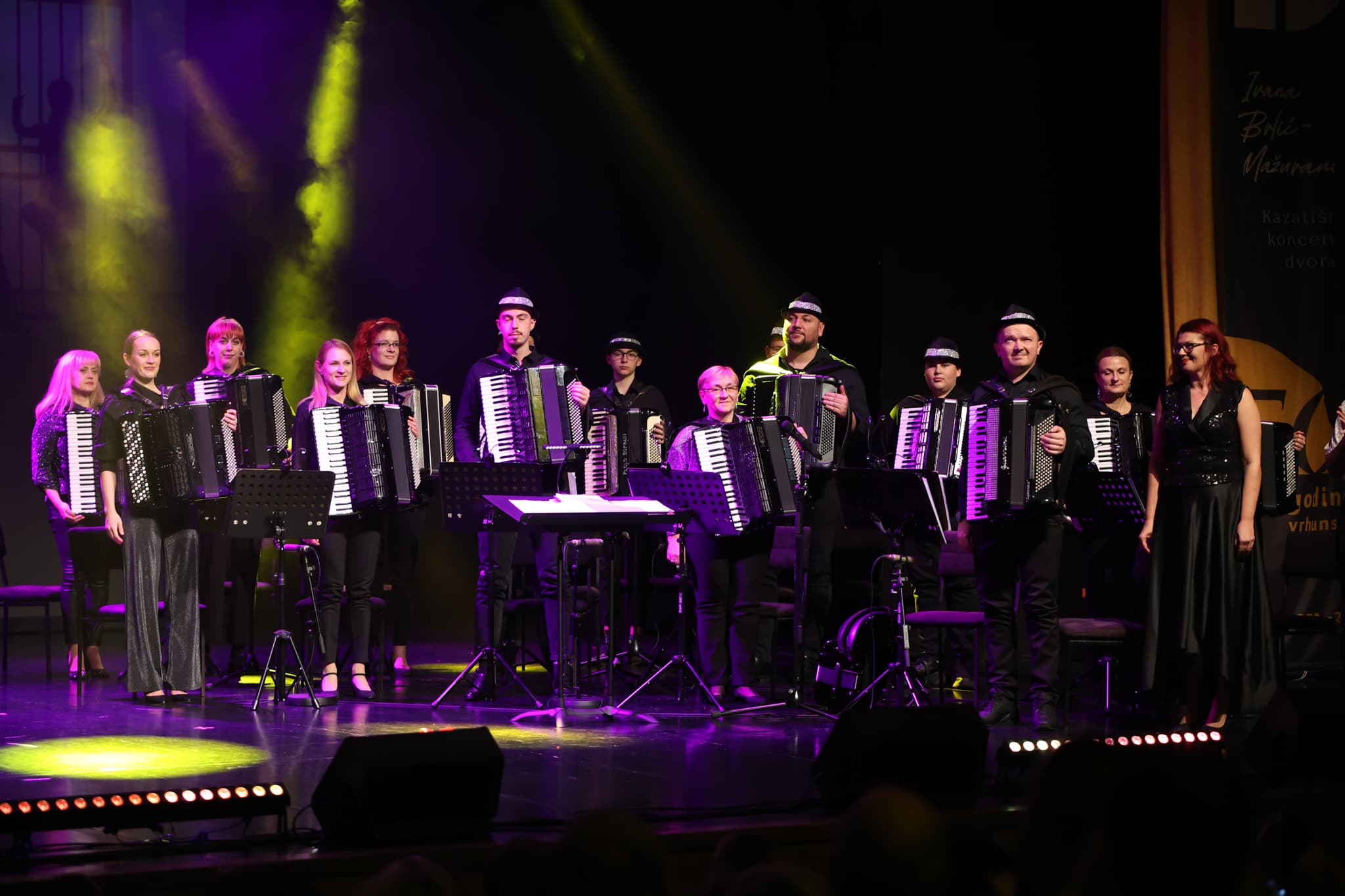 Brodski harmonikaški orkestar „Bela pl. Panthy“